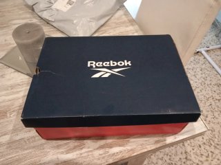 Zapatillas deportivas Reebok grises y rojas