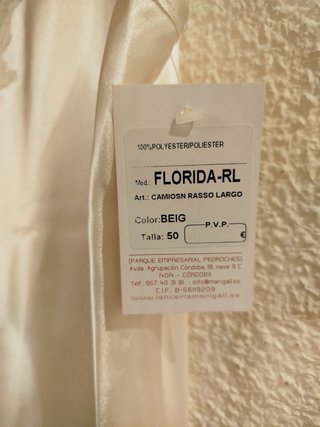 Camisón de raso beige con encaje