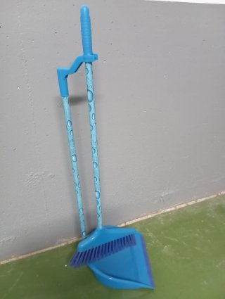 Recogedor con cepillo