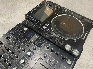 2x Pioneer CDJ-2000NXS2 + DJM-900NXS2 + Flightcase