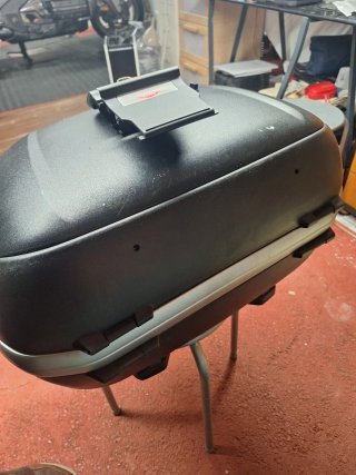 Baúl Givi Moto,sin cerradura 47l