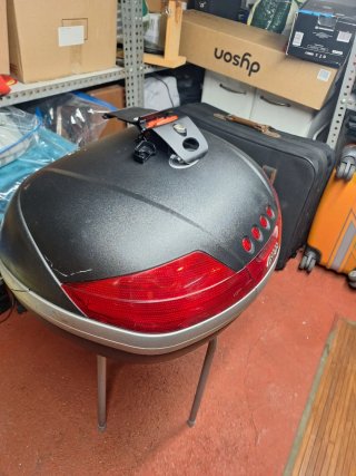 Baúl Givi Moto,sin cerradura 47l