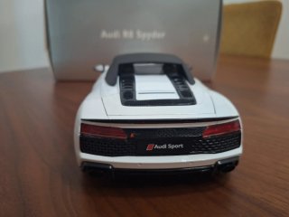 Audi R8 Spyder Kengfai 1/18 Blanco