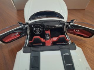 Audi R8 Spyder Kengfai 1/18 Blanco