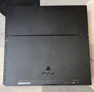 PS4 Negra + Mando, Altavoces y Juego