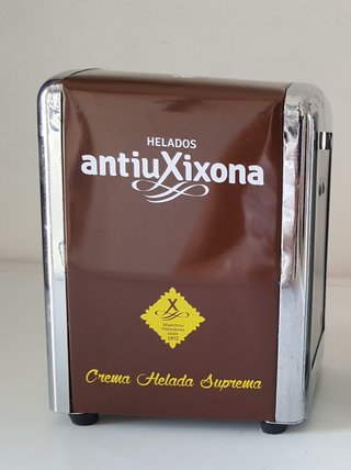 Lote 6 Servilleteros metálicos con porta-menus.
