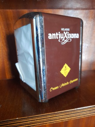 Lote 6 Servilleteros metálicos con porta-menus.
