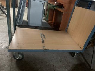 Carro para fabrica o almacen