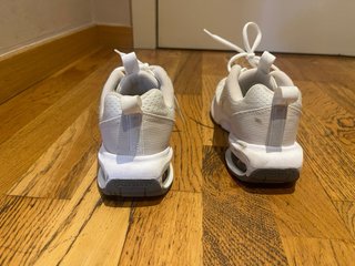 Zapatillas Nike Blancas y Grises