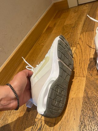 Zapatillas Nike Blancas y Grises