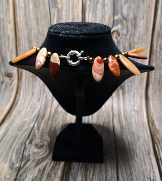 Collar Jaspe y Cuentas Doradas