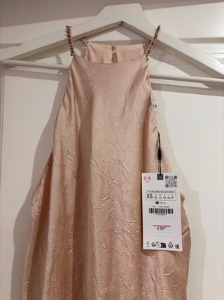 Vestido midi Zara abalorios rosa efecto arrugado