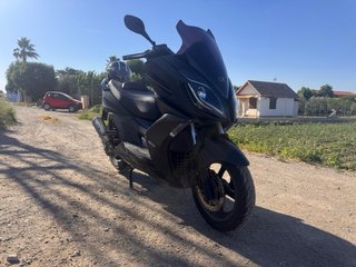 Moto KYMCO 125 Scooter Automática Negra