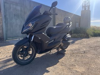 Moto KYMCO 125 Scooter Automática Negra