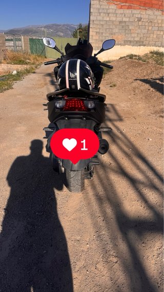 Moto KYMCO 125 Scooter Automática Negra