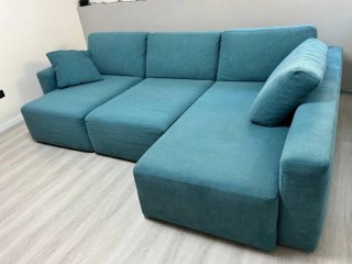 Divano angolare blu in tessuto