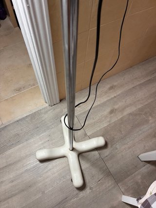 Lámpara antigua con lupa