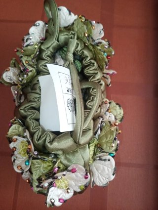 Mini bolso de fiesta con flores y pedrería