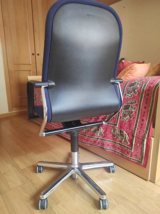 Silla de escritorio ergonómica azul