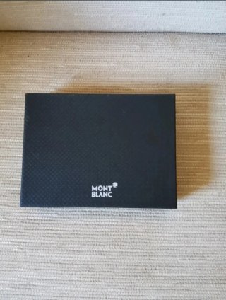 Billetera Montblanc Negra en su caja.