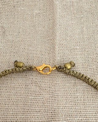 Gargantilla boho dorada con perlas y piedra