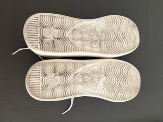 Zapatillas Gucci Blancas y Doradas. Faltan plantil