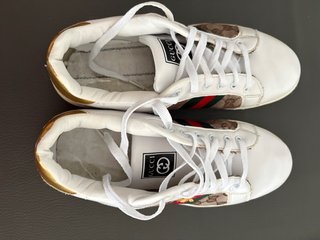 Zapatillas Gucci Blancas y Doradas. Faltan plantil