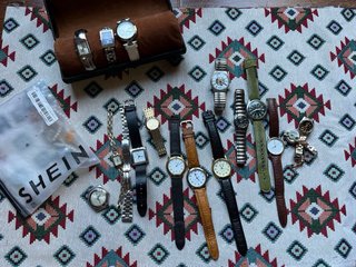 Lote di 16 orologi, bijouterie e scatola