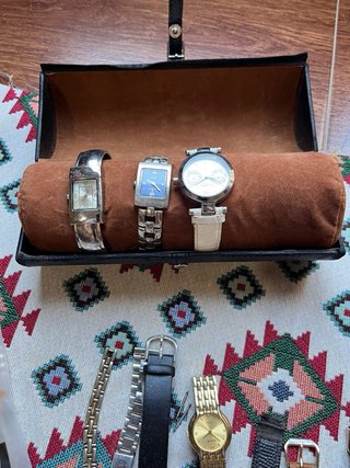 Lote di 16 orologi, bijouterie e scatola