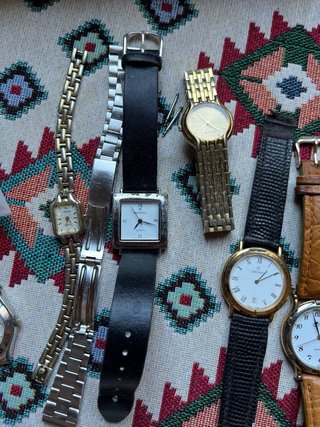 Lote di 16 orologi, bijouterie e scatola