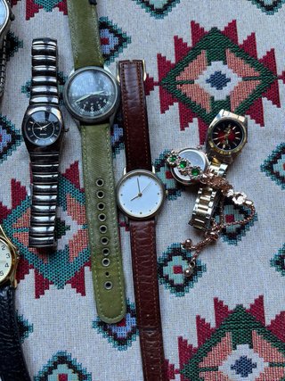 Lote di 16 orologi, bijouterie e scatola