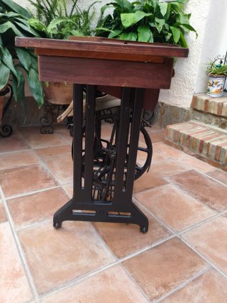 Máquina de Coser Antigua Singer