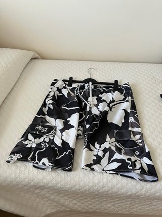 Pantalones cortos de caballero con estampado flora