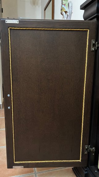 Aparador de madera de roble con tapa de cristal