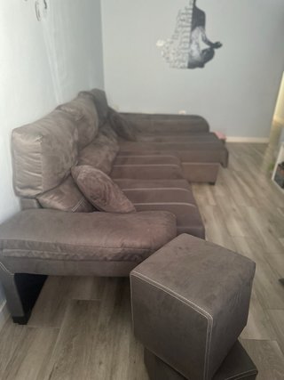 Sofá chaise longue marrón y cómodo (segunda mano)