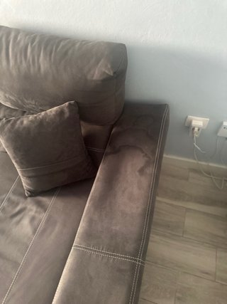 Sofá chaise longue marrón y cómodo (segunda mano)