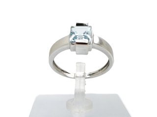 Anillo de Oro Blanco 18 Kt. 3.1 gr de segunda mano