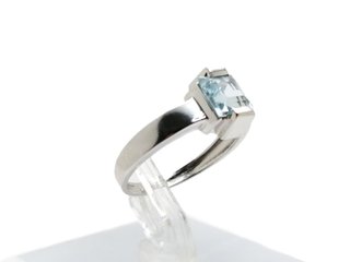 Anillo de Oro Blanco 18 Kt. 3.1 gr de segunda mano