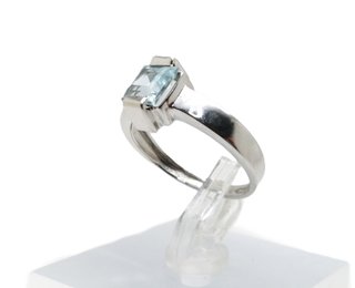 Anillo de Oro Blanco 18 Kt. 3.1 gr de segunda mano