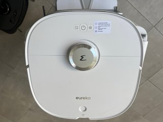 Robot Aspirador y Fregasuelos Eureka J12 Ultra