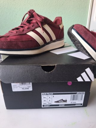 Zapatillas Adidas Burdeos y Blancas