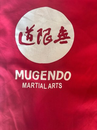 Kimono Mugendo Rojo Artes Marciales