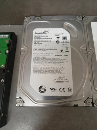 3 dischi rigidi per computer + cavi SATA