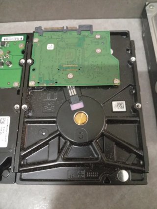 3 dischi rigidi per computer + cavi SATA