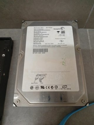 3 dischi rigidi per computer + cavi SATA