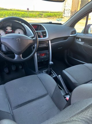 Peugeot 207 2011