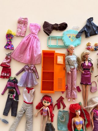 Lote Muñecas y Accesorios Barbie