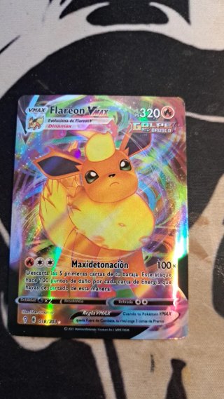 Carta Pokémon Flareon VMAX 018/203