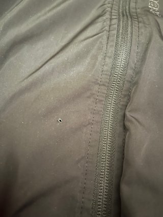 Cortavientos negra con detalles