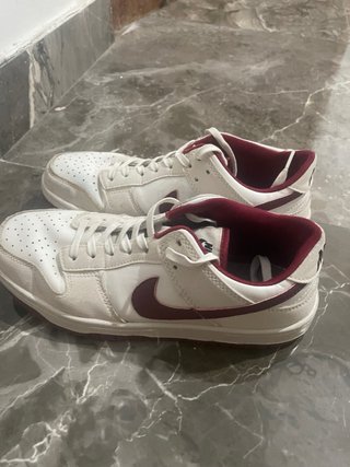 Zapatillas Nike Blancas y Rojas